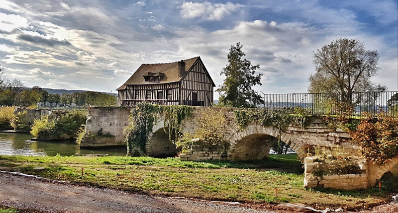 Mühlenhaus auf einer alten Brücke in  Vernon,  Normadie