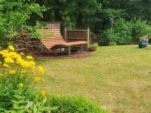 Sitzplätze in unserem Garten vor dem Künstgleratelier